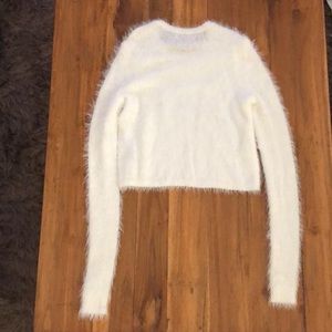 ABERCROMBIE FLUFFY WHITE SWEATER